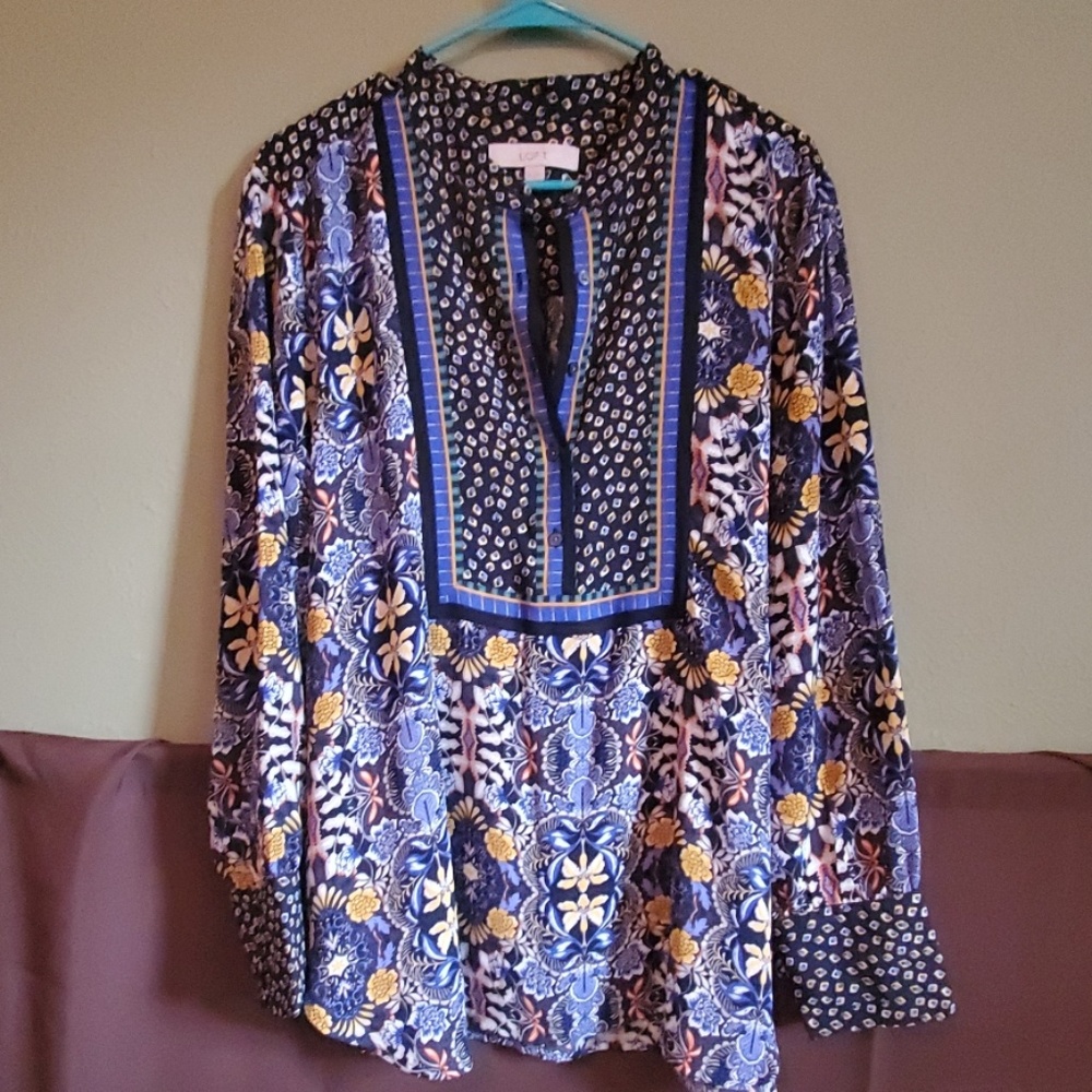Beautiful flowy blouse.